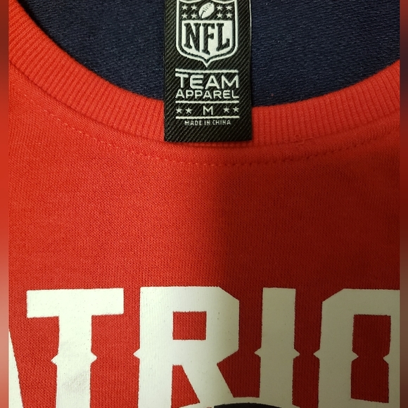 PATRIOTS NFL CROPPED CREWNECK SWEATSHIRT W/ DRAWSTRING WAISTBAND | Size Medium - Picture 2 of 4